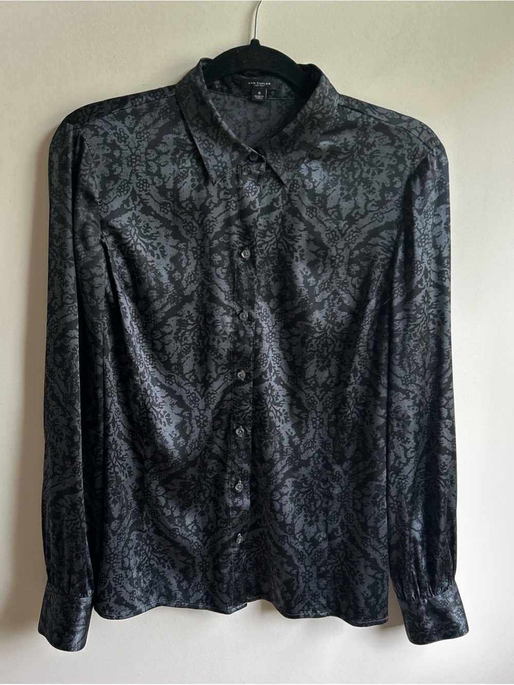 Ann Taylor Silk Gray Black Long Sleeves Button Down Shirt Blouse Top Sz 8